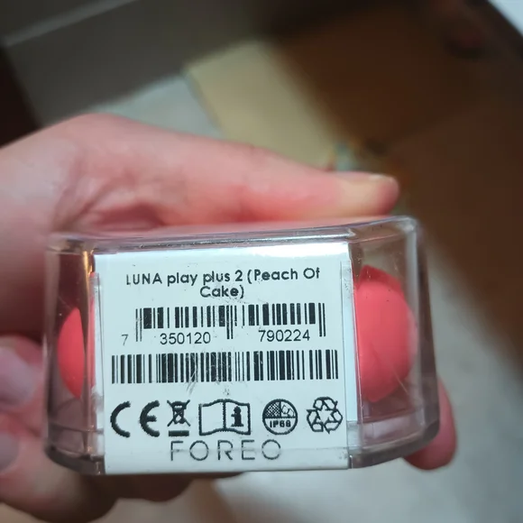 Foreo Luna Play Plus 2 Facial Cleansing Massager - Picture 3 of 4